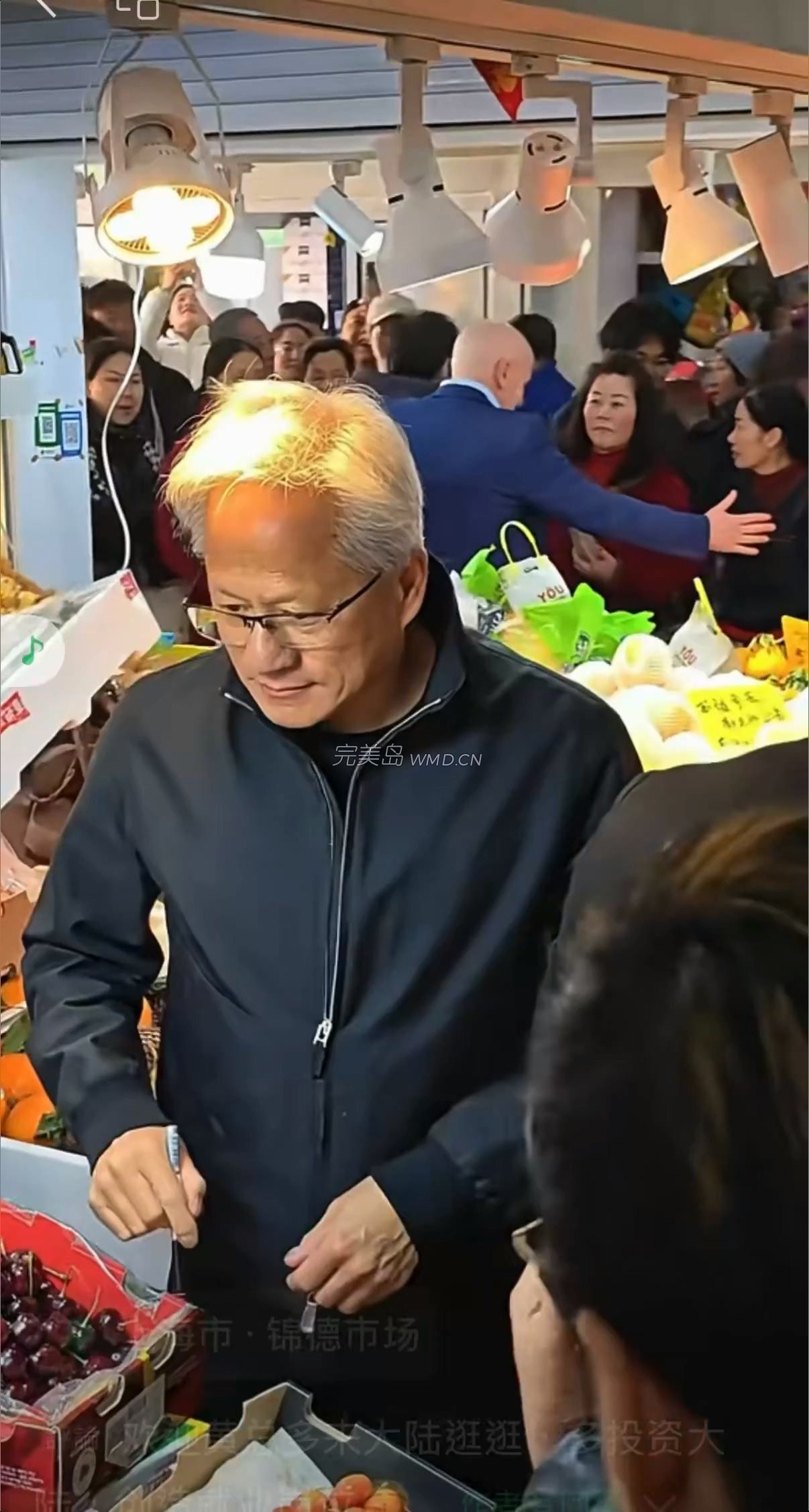 黄仁勋现身陆家嘴菜场 黄仁勋现身陆家嘴菜场